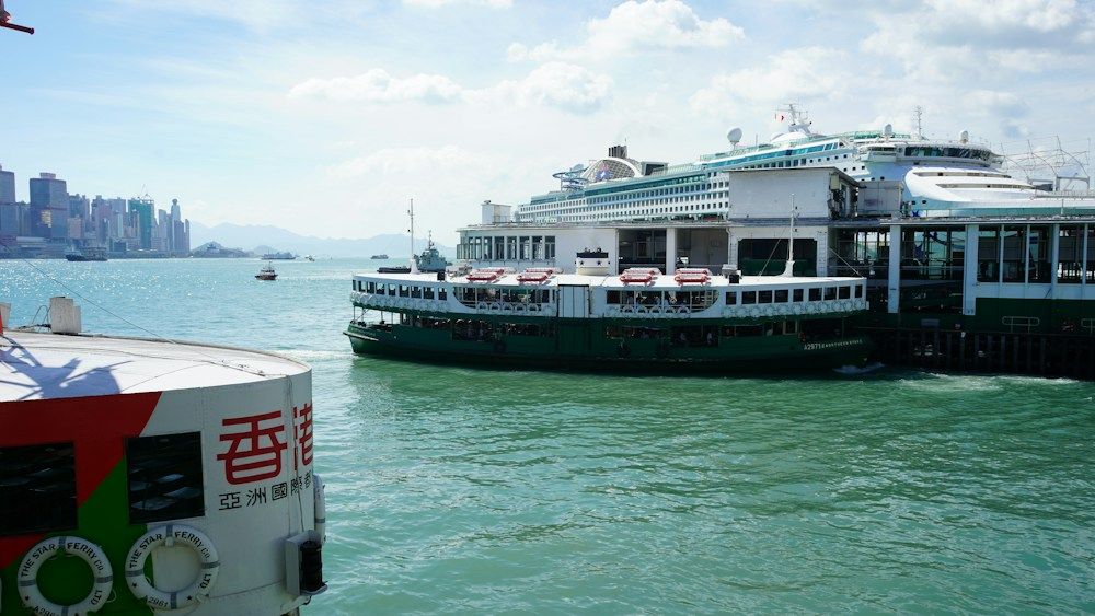 route-eat-through-a-ferry-terminal